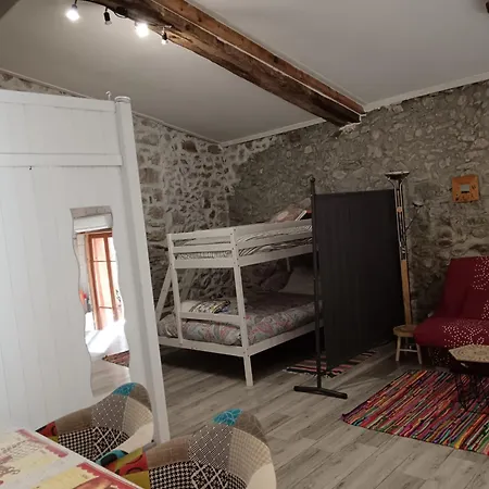 Les Maisons de Gaia chambres privées climatisées avec salle de bains privatives Pensión
