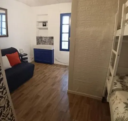 Les Maisons de Gaia chambres privées climatisées avec salle de bains privatives Pensión Tuchan