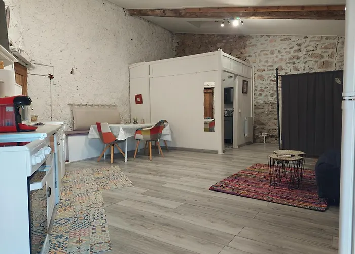 Privée Chez L'habitant, Les Maisons De Gaia Affittacamere 3*